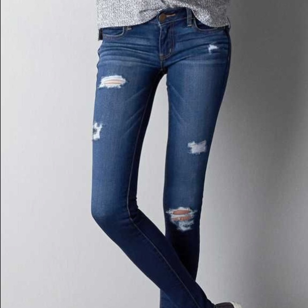 Distressed American Eagle low rise jegging
